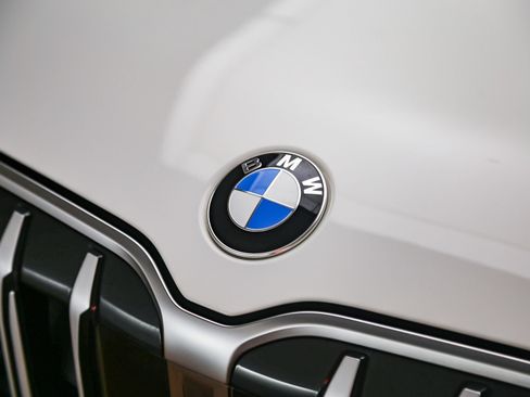 Certified 2023 BMW X1 xDrive28i w/ Convenience Package AWD/4WD image 9