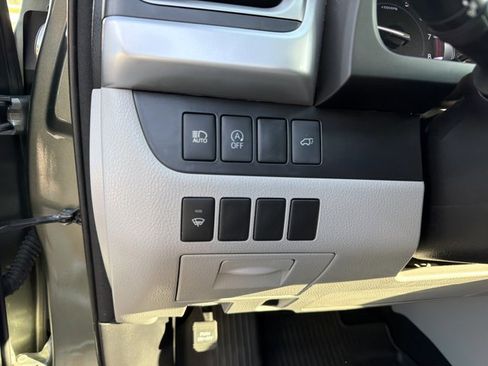 Used 2017 Toyota Highlander XLE AWD/4WD image 18