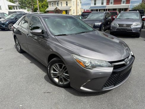 Used 2016 Toyota Camry SE FWD image 1