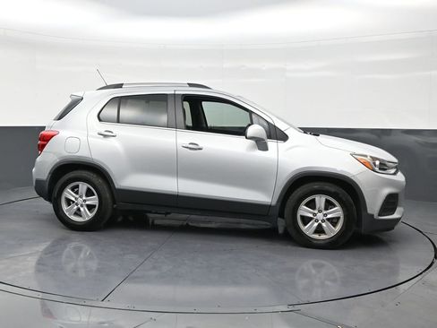 Used 2019 Chevrolet Trax LT w/ LT Convenience Package image 6