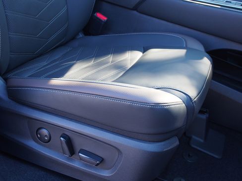 New 2025 Nissan Pathfinder Platinum w/ Cargo Package image 12