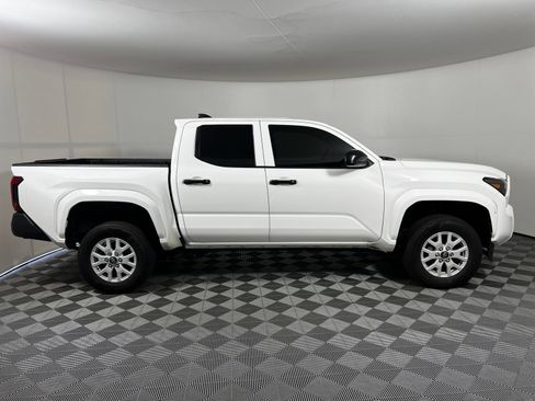 Used 2025 Toyota Tacoma SR RWD image 4