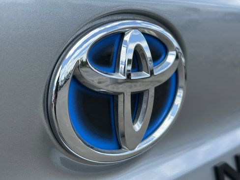 Certified 2025 Toyota Sienna LE FWD image 7