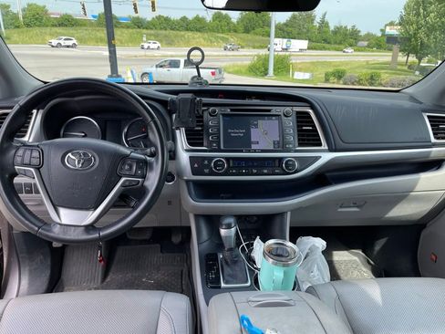 Used 2019 Toyota Highlander Limited AWD/4WD image 11