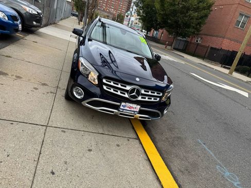 Used 2018 Mercedes-Benz GLA 250 4MATIC image 11