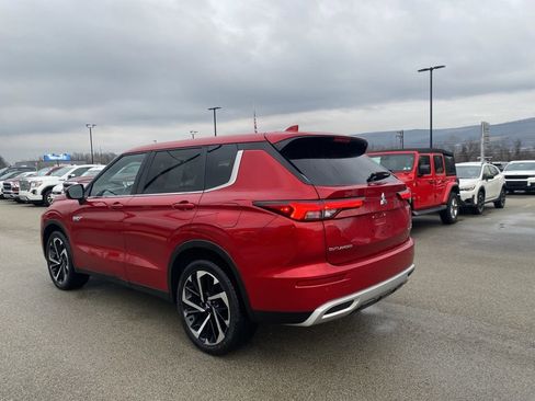 Used 2024 Mitsubishi Outlander 4WD Plug-In Hybrid image 4