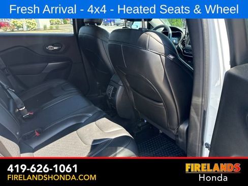 Used 2019 Jeep Cherokee Latitude Plus w/ Cold Weather Group AWD/4WD image 26