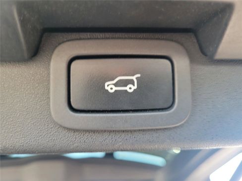 Used 2020 Land Rover Discovery Landmark AWD/4WD image 10