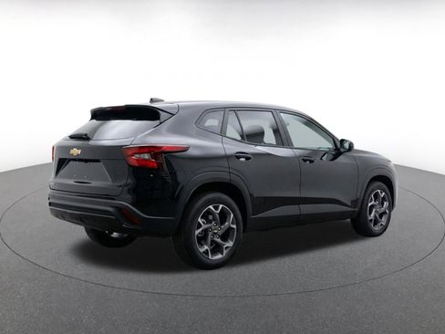 Used 2025 Chevrolet Trax LT FWD image 9