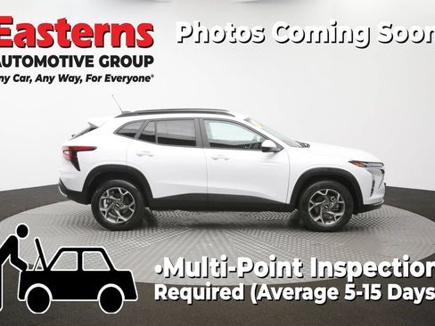 Used 2025 Chevrolet Trax LT FWD image 45