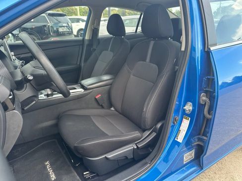 Used 2024 Nissan Sentra SV FWD image 14