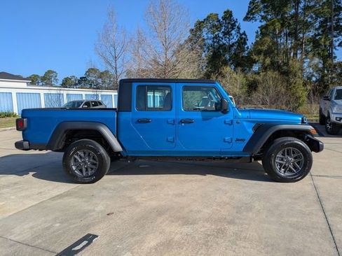 New 2026 Jeep Gladiator Sport AWD/4WD image 3