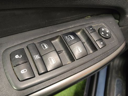 Used 2019 Jeep Cherokee Limited FWD image 27