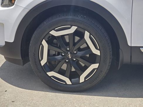Certified 2024 Kia Telluride S w/ S Sunroof Package FWD image 17