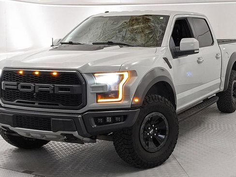 Used 2017 Ford F150 Raptor w/ Equipment Group 802A Luxury AWD/4WD image 6