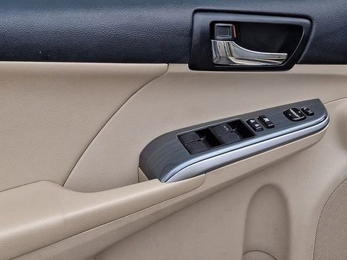 Used 2012 Toyota Camry XLE image 16