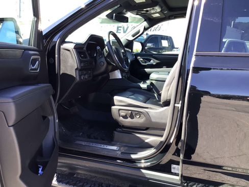 Used 2024 Chevrolet Suburban Z71 w/ Luxury Package AWD/4WD image 5