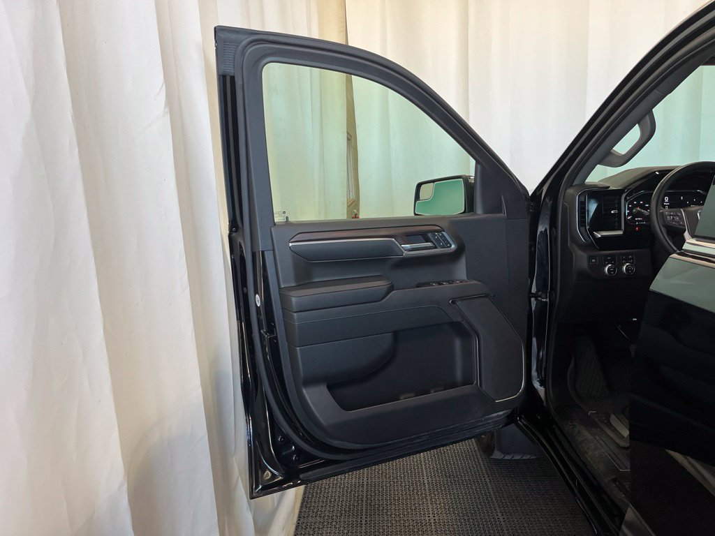 Used 2024 GMC Sierra 1500 SLT w/ LPO, GMC Protection Package AWD/4WD image 18