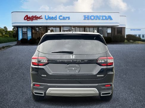 Used 2025 Honda Pilot Touring image 4