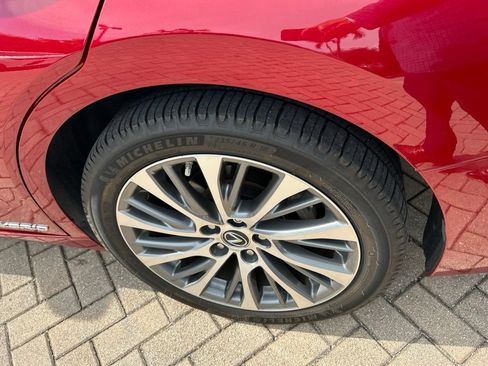 Used 2019 Lexus ES 300h w/ Premium Package FWD image 11