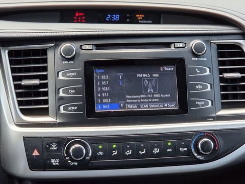 Used 2019 Toyota Highlander LE FWD image 14
