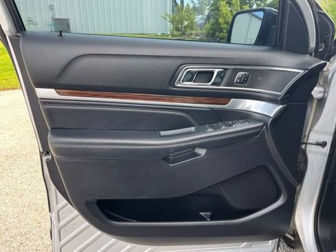 Used 2019 Ford Explorer Limited w/ Class III Trailer Tow Package AWD/4WD image 13