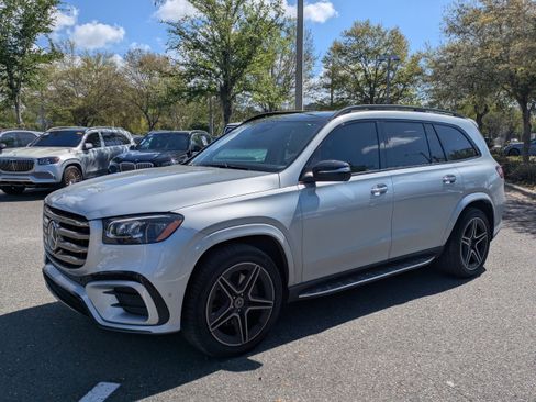 Used 2024 Mercedes-Benz GLS 450 4MATIC image 10