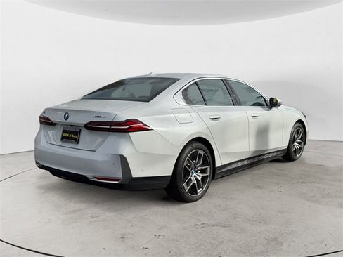 Used 2025 BMW i5 xDrive40 w/ Premium Package image 7