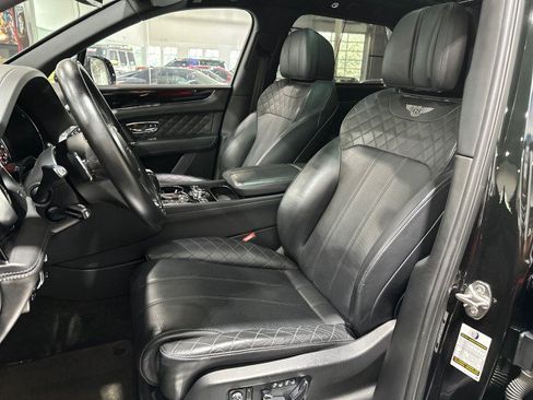 Used 2017 Bentley Bentayga AWD/4WD image 46
