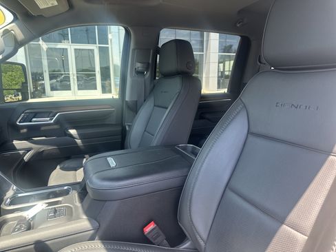 Used 2025 GMC Sierra 2500 Denali w/ Technology Package AWD/4WD image 19