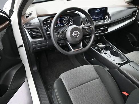 Used 2023 Nissan Rogue SV image 17