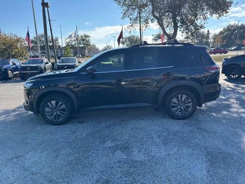 Certified 2024 Nissan Pathfinder SV image 9