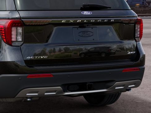 Used 2027 Ford Explorer Active AWD/4WD image 27