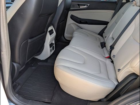 Used 2022 Ford Edge Titanium AWD/4WD image 12