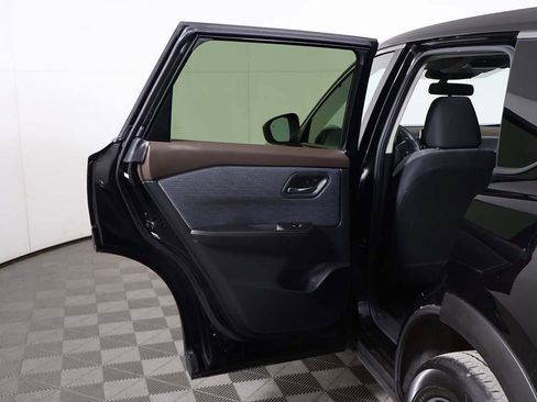 Used 2023 Nissan Rogue SV image 17