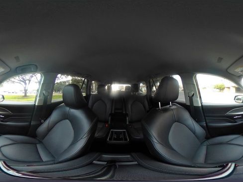 Used 2025 Toyota Grand Highlander LE image 36