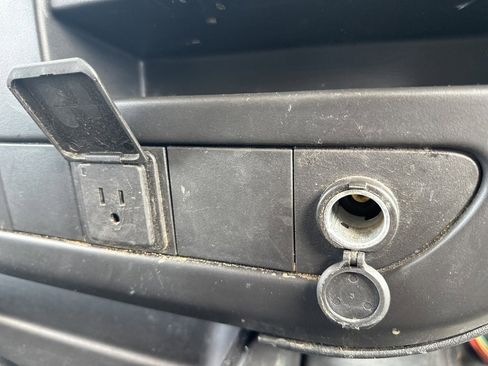 Used 2018 Chevrolet Express 2500 image 27