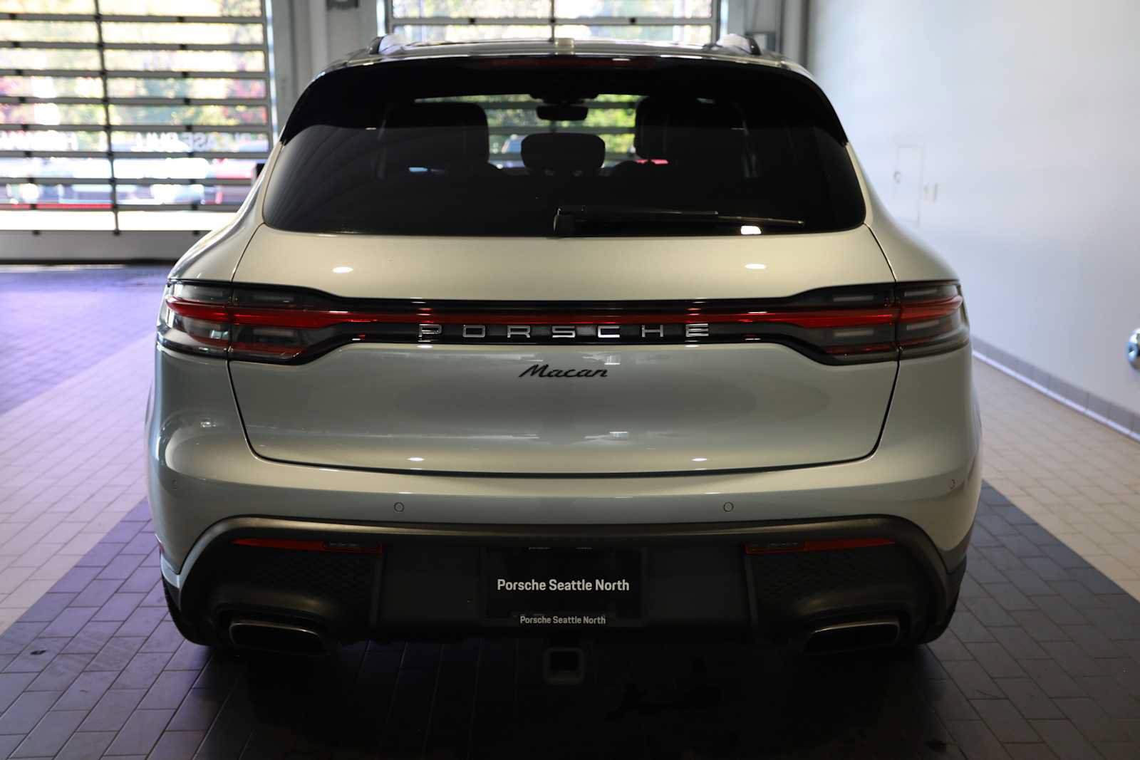 Used 2025 Porsche Macan AWD/4WD image 6