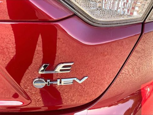 Used 2025 Toyota Corolla LE FWD image 9