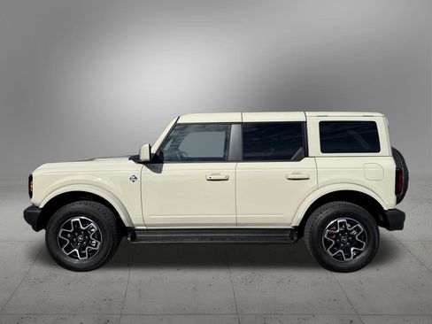 Used 2025 Ford Bronco Outer Banks image 2