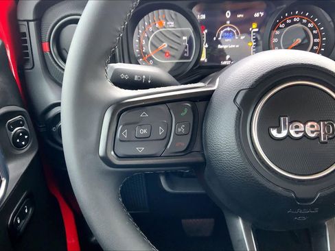 Used 2026 Jeep Wrangler Unlimited Rubicon AWD/4WD image 22