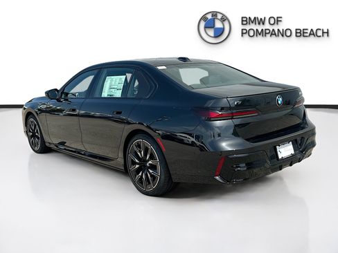 New 2026 BMW i7 M70 AWD/4WD image 5