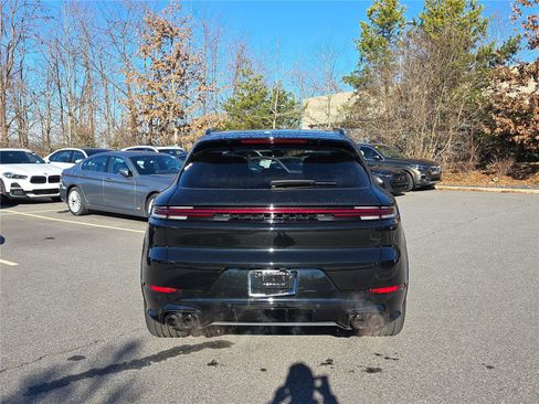 Used 2024 Porsche Cayenne image 4