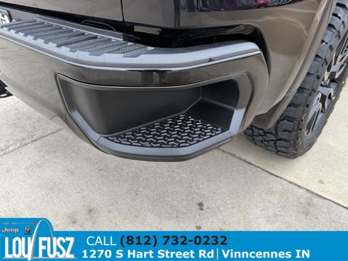 Used 2024 GMC Sierra 1500 Elevation image 12