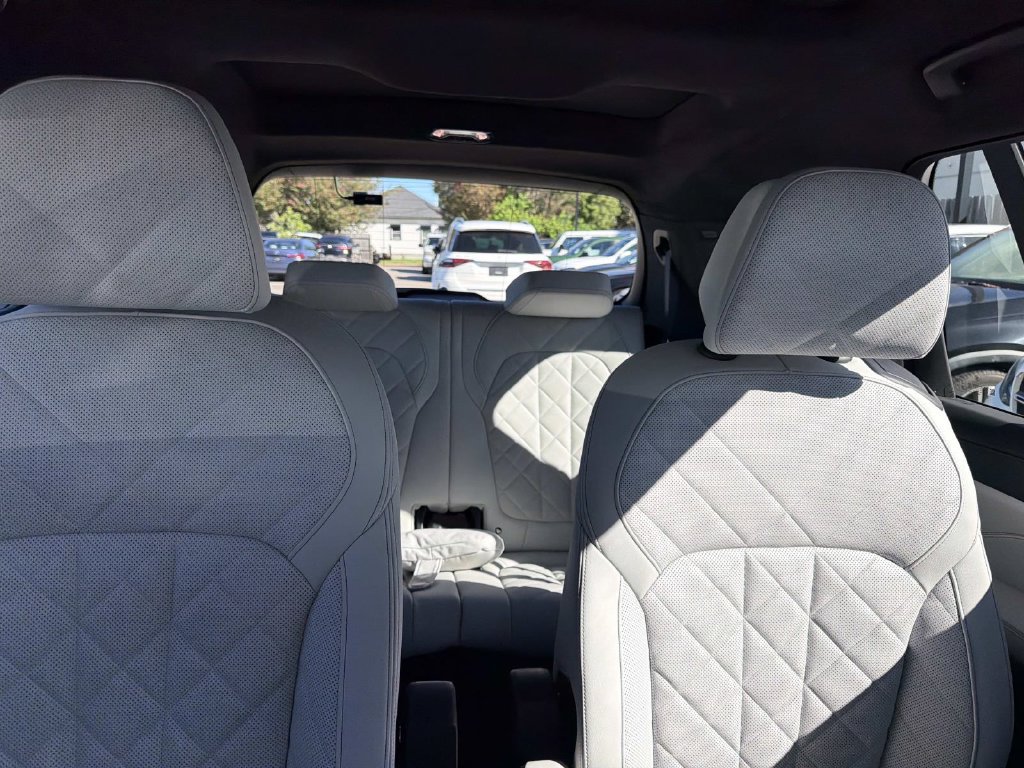 Used 2024 BMW X7 xDrive40i AWD/4WD image 9