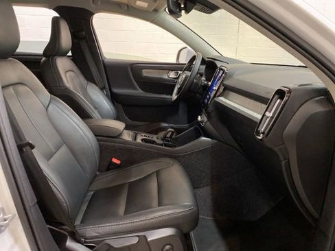 Used 2025 Volvo XC40 B5 Core AWD/4WD image 26