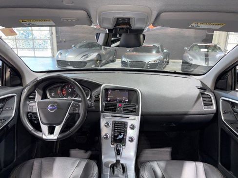 Used 2017 Volvo XC60 T6 Dynamic w/ Climate Package image 8