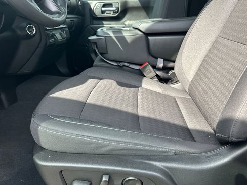 Used 2025 Chevrolet Silverado 2500 Custom w/ Custom Value Package image 10