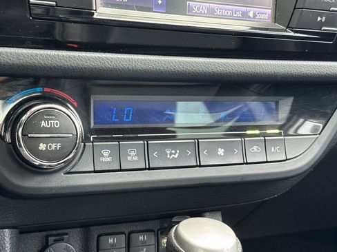 Used 2014 Toyota Corolla S Premium image 19