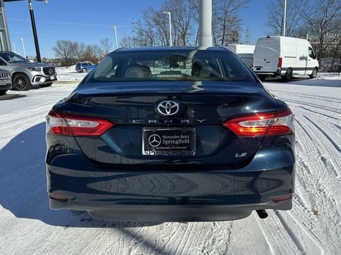 Used 2018 Toyota Camry SE image 6